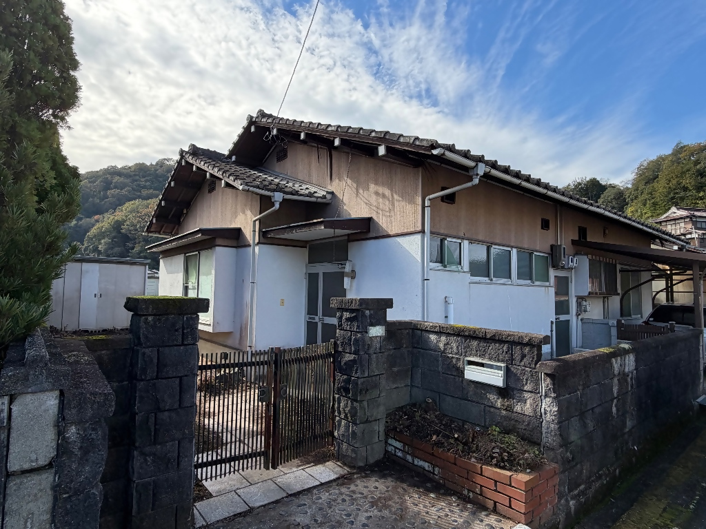 ・日当たりが良く、広い庭付きの物件です！
・整備された団地内にあるコンパクトな平屋建の物件！