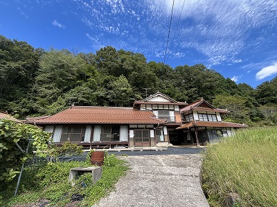 【北広島町574】納屋・倉庫付き8DKの古民家風物件！
