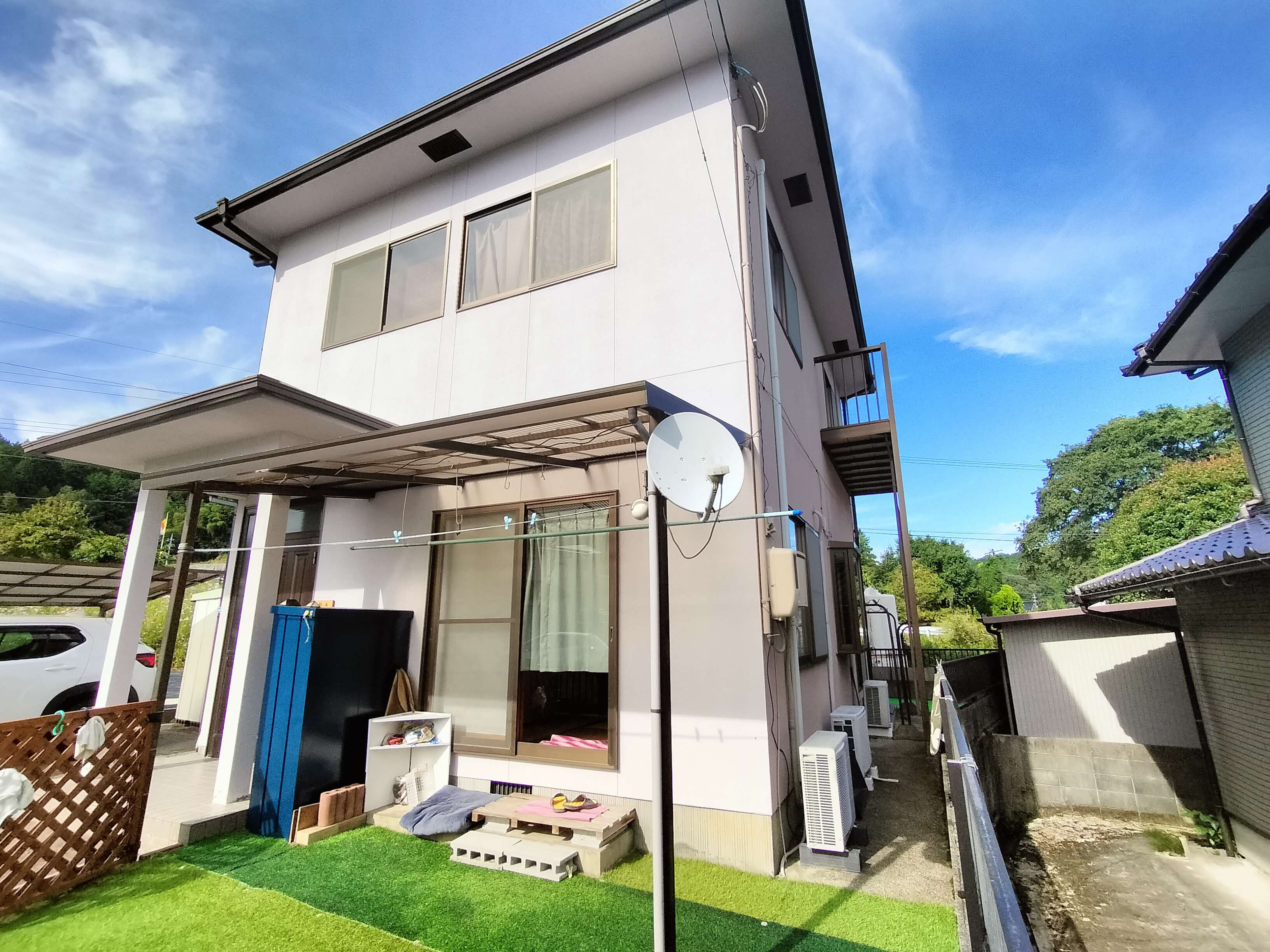 オール電化住宅で、令和6年にキッチン・浴室・洗面所リフォーム実施物件！
ドッグランとして使用できる庭（人工芝）付き！​