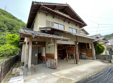 駐車場４台、庭付きの物件です！