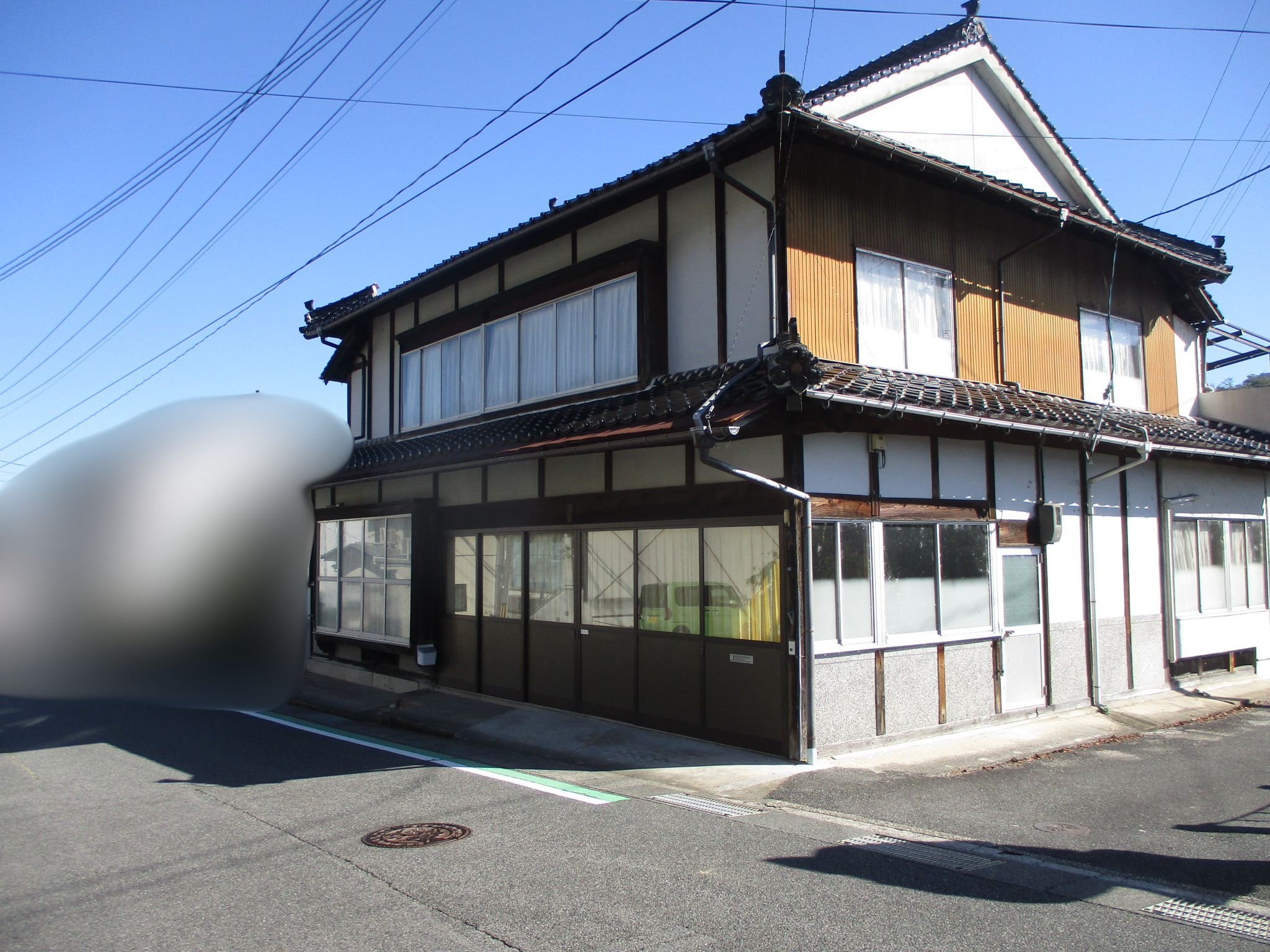 利便性の良い立地にある、部屋数の多い古民家