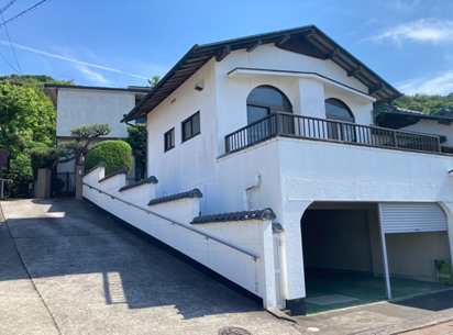 家屋が二棟、立派な応接室付き！