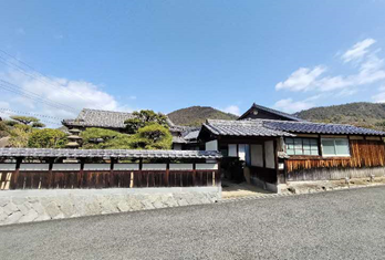 向田港（フェリー）から約１kmにある離島物件です！