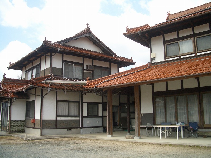 リフォームされた母屋と築浅の離れが魅力の物件。