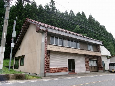 【北広島町477】国道沿いの店舗兼住宅！大容量収納スペース！
