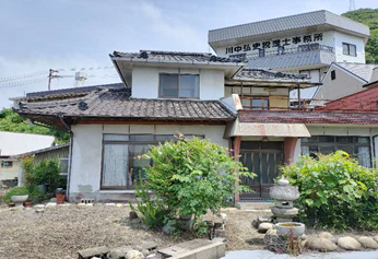 南向きに開けた敷地で，庭・バルコニーあり！