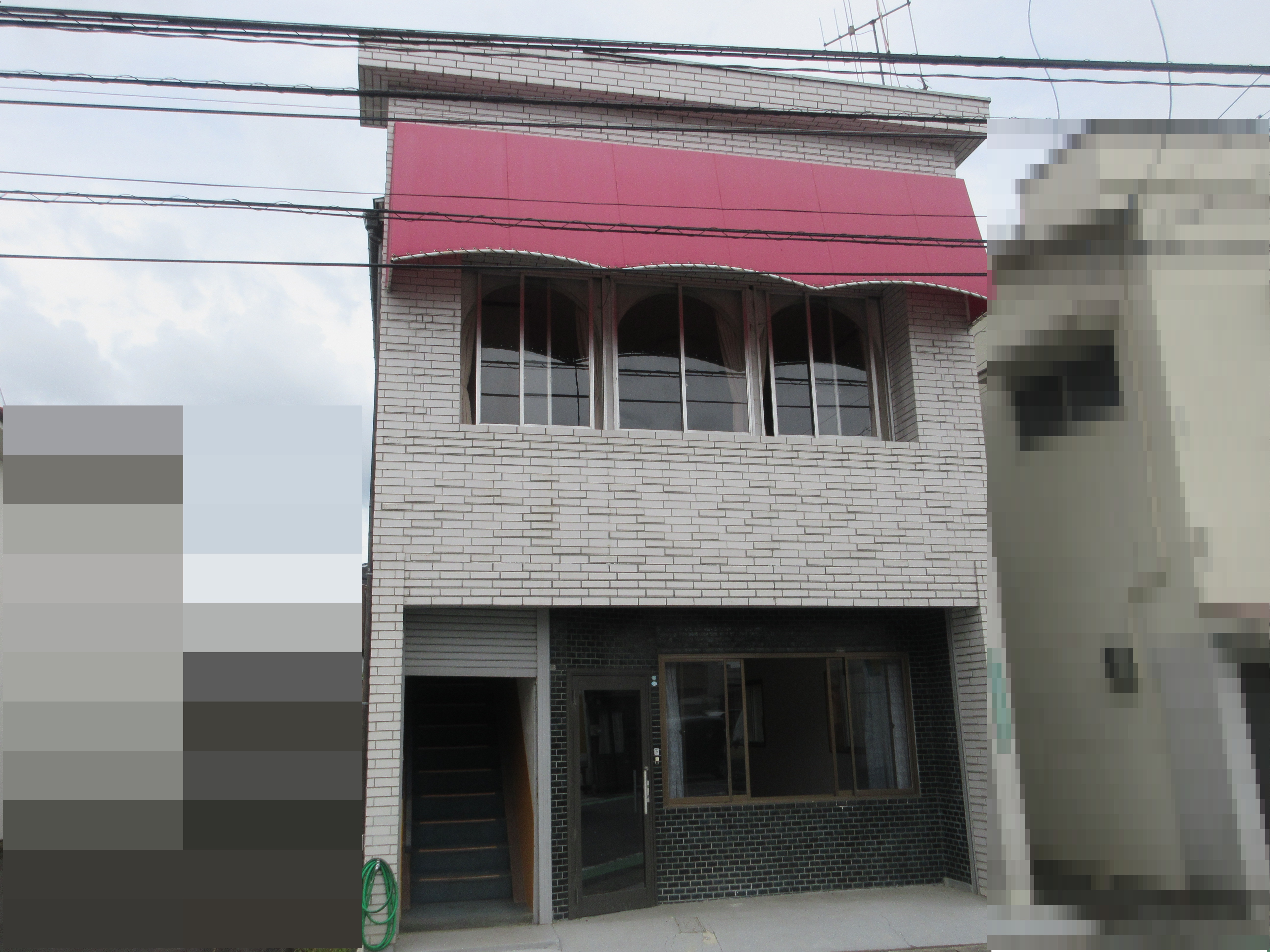 2階は元喫茶店。昭和レトロな雰囲気のある街中の物件