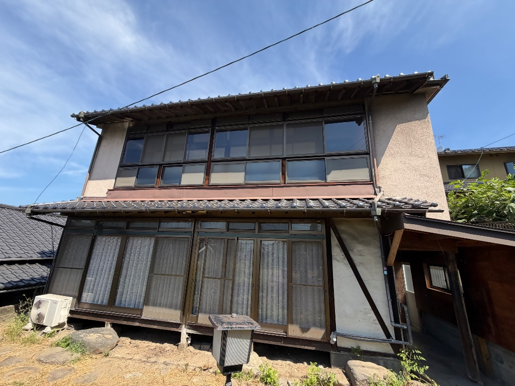 小中学校、糸崎駅、バイパスが近く、通勤通学に便利な物件です。