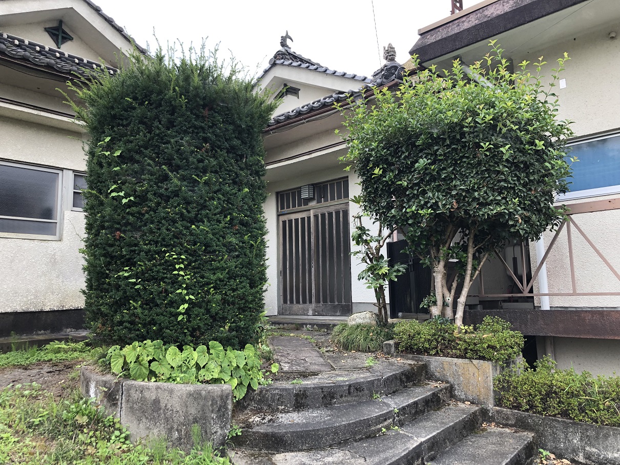 国道54号線近く！部屋数の多い物件