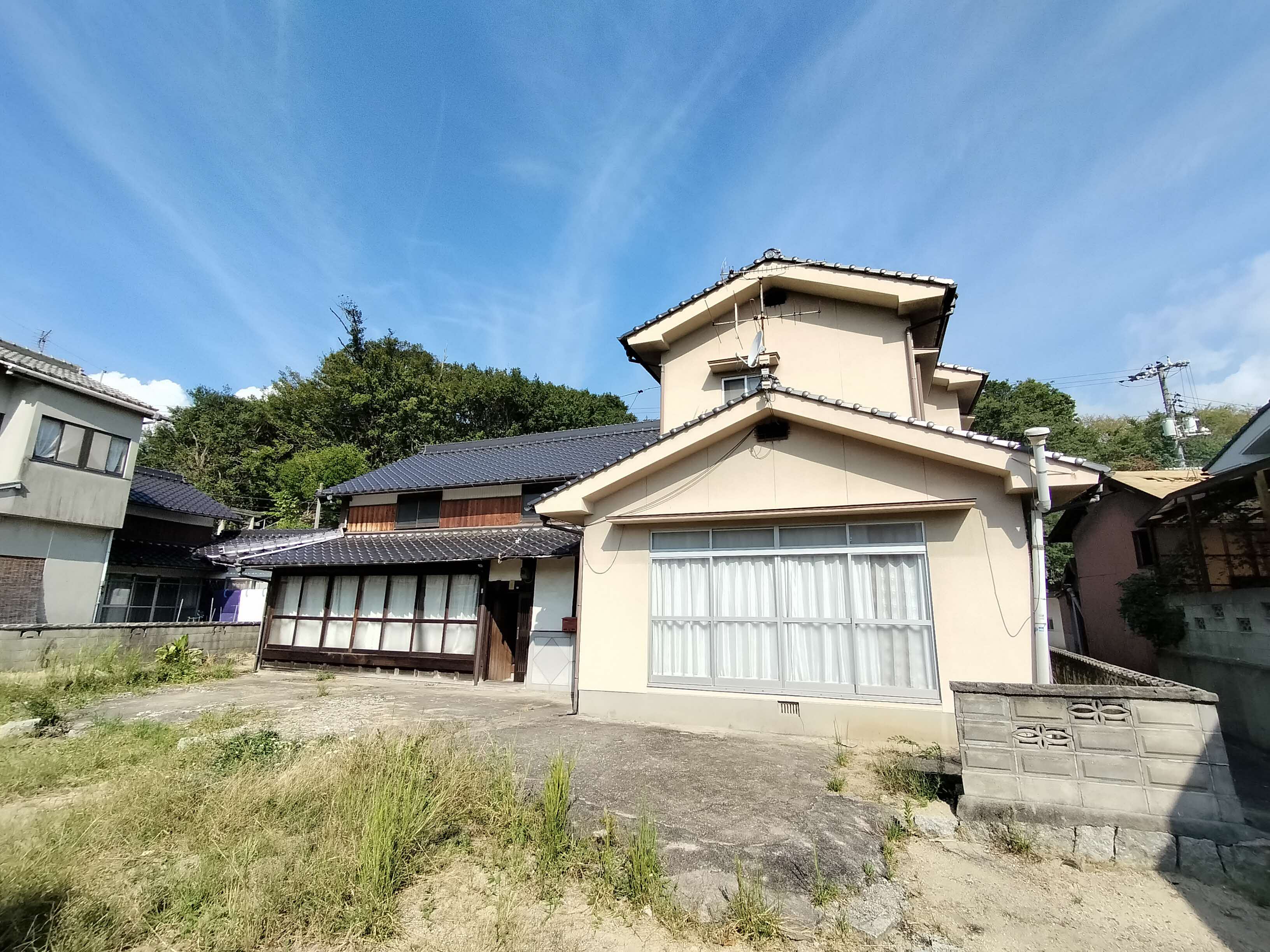 港から徒歩圏内の離島物件です。家庭菜園など楽しめる庭付きです！