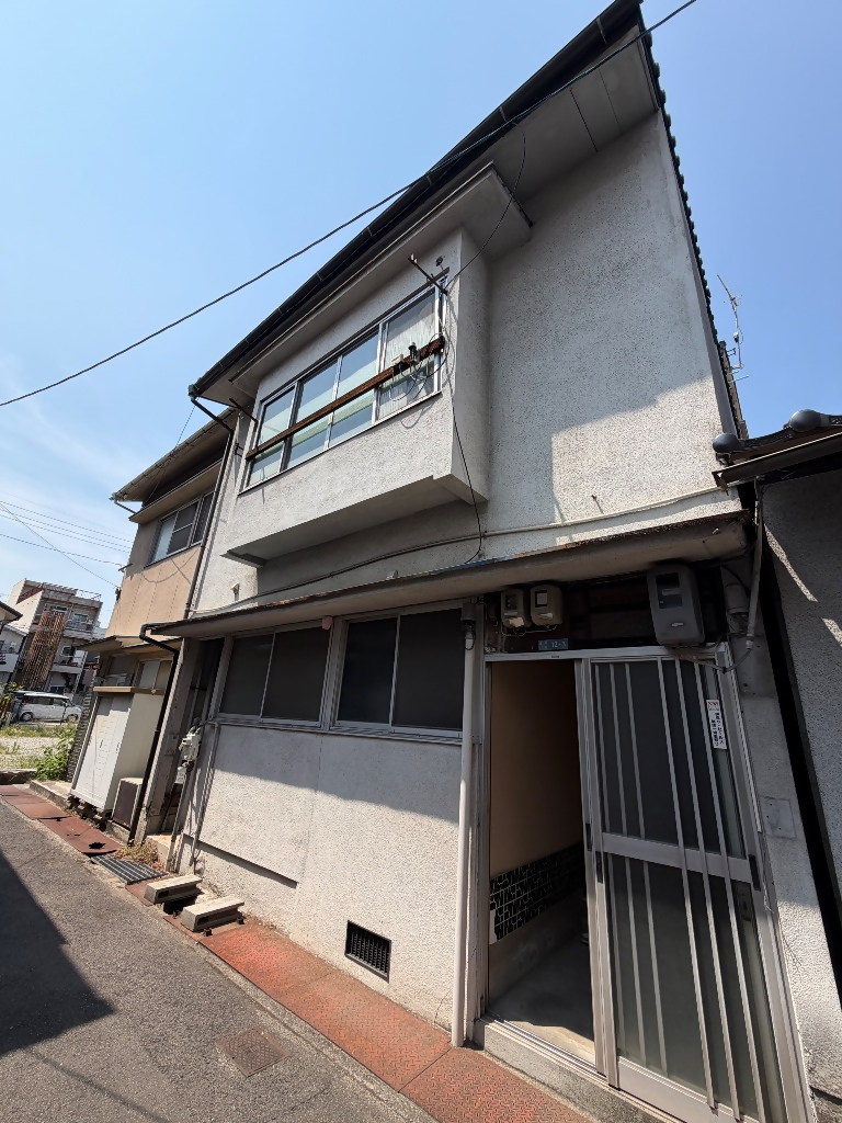 三原駅まで徒歩６分！街中エリアの物件です！
浴室、床等、修繕が必要な物件です。
