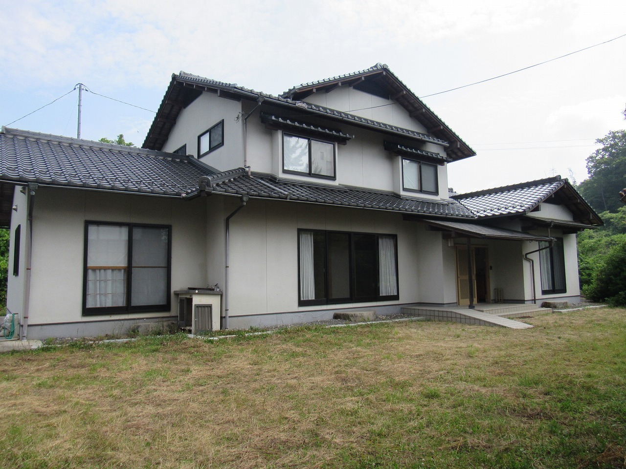 補修不要で住めるきれいな物件です。広々としたダイニングキッチンがあります。
