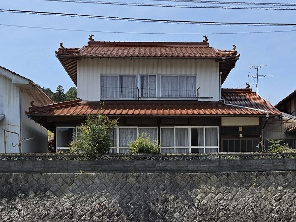 国道沿いの農地付き民家